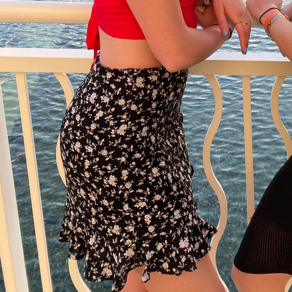 Floral mini ruffle skirt